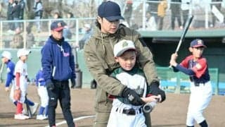 大分出身のホークス川瀬選手、国東で自主トレ　小中学生に野球教室