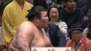 「うへへって顔w」「こっちまで嬉しくなる」熱海富士、呆然と立ち尽くす横綱・大の里の背後で見せた愛くるしい対照的な仕草 連日金星での象徴的な一コマ