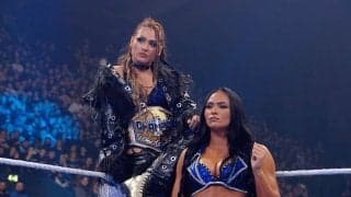 日本人レスラーを支える“悪の美人マネージャー”に再脚光…キレッキレの動きと“美腹筋”に「風格ある」「頑張ってほしい」の声