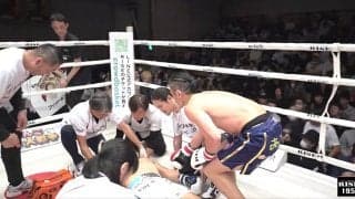 「嫌な音がした」即担架投入の衝撃KO \"合計100歳\"対決で劇的結末「一瞬で粉砕。鈍い音が…」実況驚き