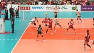 女子バレー、ミラクルな“変化”サーブが炸裂 ネットで軌道が変わるラッキーなエースに味方も大喜び