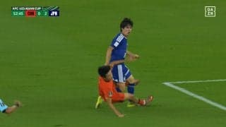 「かなりダーティー」日本代表10番、中国DFの“超危険アフタータックル”で両足を挟まれる…「ありえんやろ」「削られてる」ノーファウル判定も物議【U23アジアカップ】