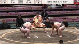 「かわいいがいっぱい」大相撲で“レア映像” 戦場に向かう力士たちが大集合 舞台袖で準備する姿が「癒される光景」と話題