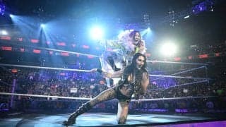 「スマホを壁にぶん投げた」同僚も大嫉妬…日本人女子と“最恐女王”のラブラブ自撮りショットが大バズり