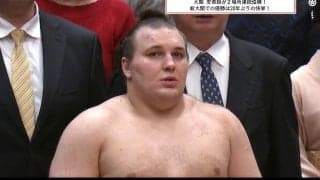 「オペラ歌手おる」安青錦、国歌斉唱の場面で“驚きの美声”「すげぇうまい客がいる」「ひとりめっちゃいい声の男性いたw」ファン騒然