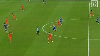 「まるで戦闘民族だな」中国代表DF、日本代表FWにボール無関係で“体当たり”「少林サッカー」「なにするんだ」ラフプレーにファン苦言【U23アジアカップ】