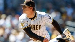 来日した新助っ人右腕が「デカすぎる」　203センチの威圧感…困惑の声続々「バグだろw」