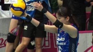 女子バレー、とにかく落ちる“魔球”サーブ 圧巻の“2連続”エースに相手も座り込んでがっくし