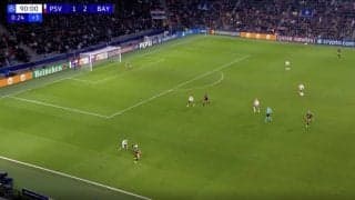 場内騒然！“まさかの5回”にイライラ… 試合中に“挑発的リフティング” 余裕のバイエルンFWに対戦相手サポーターから大ブーイング