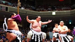 元照ノ富士の断髪式で、白鵬翔さんが会場ザワつかせる　ド派手金色衣装＆当初予定の時間に現れず