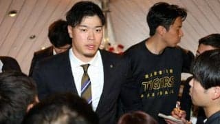 阪神・佐藤輝明がキャンプ直前に契約合意　大リーグ挑戦は交渉継続