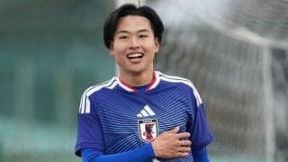 ｢こ、このシルエットは…！｣オランダ1部AZがU-23日本代表20歳主将の獲得を“匂わせ”演出！｢このフォルムは彼しかいない｣｢しかもめっちゃ期待されてる」