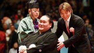 元照ノ富士の断髪式　阿部一二三＆詩、中谷潤人、中田翔氏、小野伸二氏ら各界著名人がはさみ