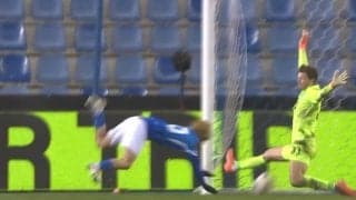 「え、入ってないの？」伊東純也、魂の“低空”ダイビングヘッド弾！「顔大丈夫？」「キーパーよく止めたわ」完璧ミートも“ライン上の神セーブ”にファン溜息