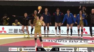 「何だ何だ！」女子バレー、サーブの背後で突然の\"謎\"ダンス バックダンサーがズラリ登場 実況困惑