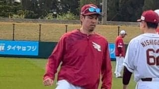 楽天の前田健太、ブルペン一番乗りで「18球」　キャンプ初日に報道陣50人…三木監督も熱視線