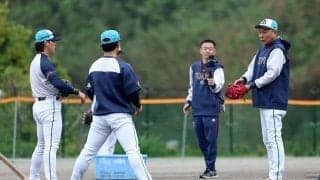 退団から15年も…「全然変わってない」　キャンプに現れた“愛され助っ人”「懐かしい」