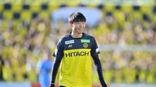 ｢想像のナナメウエ｣｢めっちゃかわいい｣J1柏の大型FWが渾身の“フリーポーズチャレンジ”でファンの度肝抜く！｢なんちゅう顔してんねんw｣｢朝からめっちゃ笑ったw｣