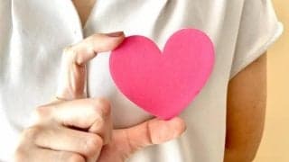 胸の痛みは体のSOSかも！？ 痛む部位別の原因と対処法について