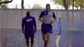 大谷翔平、ベンチプレス200キロ男と体力強化　“棒トレ”も…開幕へ順調調整