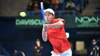 望月慎太郎はストレート敗戦、日本は2勝2敗に　運命の最終戦は西岡良仁が託される[デビスカップ・ファイナル予選]