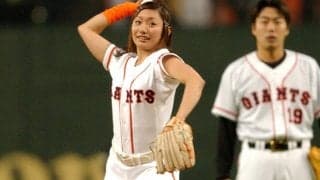 安藤美姫が思わず「えっ!!」…ミニスカ始球式が地上波で公開　21年前の“赤面投球”に騒然
