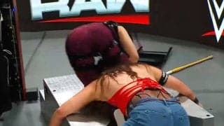 ラテン系美女レスラー、凶暴技を連発「酷すぎるよ」「椅子の上で…」ファン戦慄