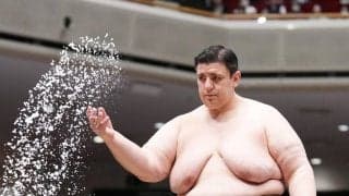 元碧山の岩友親方がＯＢ戦勝利「毎日胸を出しているんで」