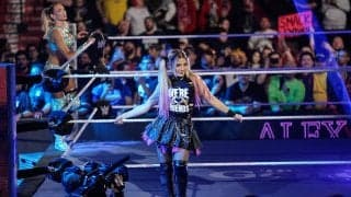 美人すぎる“年齢不詳”ママレスラー、進化した“ゴスロリ”コスチュームに絶賛の声「めっちゃ最高」「似合いすぎ」