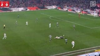 「エグすぎん？」鉄人・佐野海舟、“爆速タックル”→立ち上がって“速攻プレス”「どこにでもいるやん」試合終了間際でも驚異の運動量