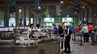 トロトロ感がたまらない…選手村でチョコケーキが大人気！　カナダ代表スケーターの実食動画が290万回再生【冬季五輪】