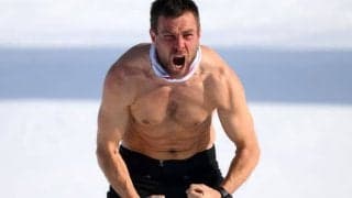 「寒さの概念は存在しない」40歳の五輪王者が歓喜の脱衣！　連覇直後の異様な熱狂に海外メディア驚愕「最終章にふさわしい強烈なワンシーン」【冬季五輪】