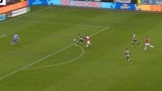 「ウンダフをほぼ完封」ブンデス1年目の日本代表DFを地元紙が絶賛！“格上”相手の完璧ディフェンスにファン「優勢なのすげえよ」