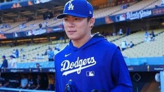 斬新すぎる私服…“デカデカ”漢字8文字「どこ売ってるねん」　山本由伸にネット騒然