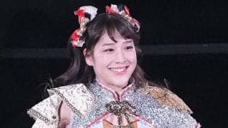 上原わかながボディーライン際立つ赤ニットのバレンタインコーデ「チョコより甘くて可愛らしい」