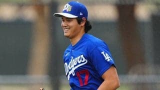 大谷翔平、キャンプインで真っ先に投稿した“人物”　相棒＆コーチと談笑…貴重な1枚