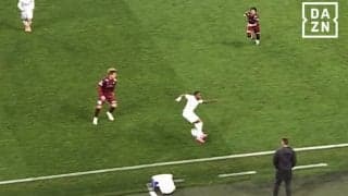 お尻コントロール！？“変態テクニック”にファン驚愕「三笘薫の期待値」「狂ってる」長崎FWが神ターンから爆発的加速