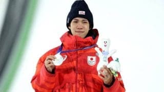 「お父さんとの悔し涙にもらい泣き」逆転許し涙の銀メダル…SNSに反響続々「父親と抱き合うシーンは泣けた」【冬季五輪】