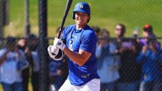 大谷翔平に少女が急接近…見つめられ照れ笑い？　思わず緩めた頬、癒される瞬間を発見