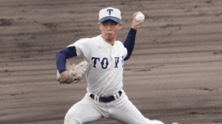 先輩右腕がつけた「1」の東洋大姫路・下山が、打たせてとる投球で3季連続甲子園に貢献【センバツ出場校の逸材】