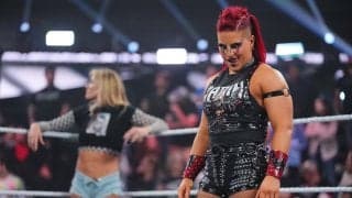 どういう状況？ “美女と野獣”仲良し女子タッグの複雑すぎる結末…タッグパートナーがカウント“妨害”で騒然