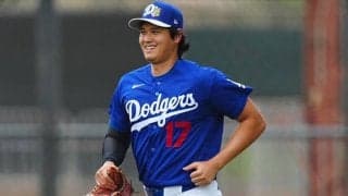 大谷翔平から帽子強奪…同僚が“謎すぎる行動”　思わずニヤリ、捉えられた珍光景