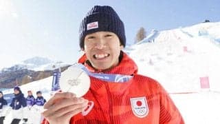 堀島選手、銀メダルおめでとう！岐阜県庁に県勢の活躍祝う懸垂幕3本