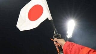 スキージャンプで風を知らせる「お守り刀」　旗に込めたコーチの願い