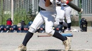 打撃で「真っすぐ踏み出せない」のはなぜ？　理想の体重移動が身に付く“けんけん”