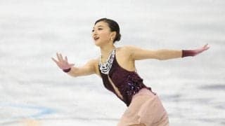 坂本花織は涙の銀メダル、コーチと抱擁　わずかなミスで1位に届かず