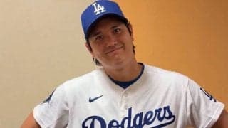 大谷翔平がまさかのポーズ？　由伸は“直立”、人柄溢れる一幕…公開された貴重な光景