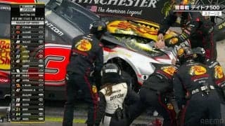 「これで直ってるんですか！？」壊れた車を“叩いて直す” F1ではあり得ない光景に現役レーサーも唖然