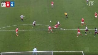 ウソでしょ…！？ 佐野海舟、衝撃の“高速スライディング”「止めるんかい！」爆速ランニング→体を投げ出した“神ディフェンス”「上手すぎやろ」