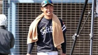 鷹がお披露目した特別ユニ　国民的キャラと異色のコラボ…鮮やかストライプを導入